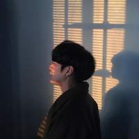 理智很乏味清醒最孤独 忘记伤害的时候镜子里