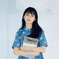 如初. 短暂和短暂编织一匹历