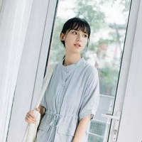 如初. 短暂和短暂编织一匹历