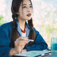 喜欢海也相信爱. 提到他的名字会笑的人