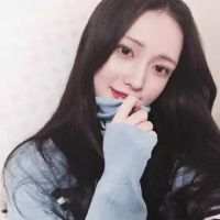 “我偏爱野树枝头开玫瑰疲惫归家有你陪” 手中抓着东西太紧，丢
