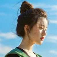 “我偏爱野树枝头开玫瑰疲惫归家有你陪” 手中抓着东西太紧，丢