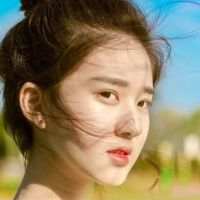 “我偏爱野树枝头开玫瑰疲惫归家有你陪” 手中抓着东西太紧，丢