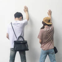 四野无人怕什么凌晨. 现实总是这样，非要逼