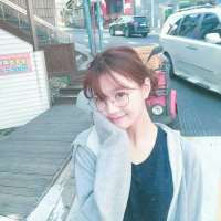 ... 下雪了，先是小朵小朵