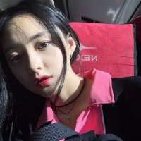 ... 下雪了，先是小朵小朵