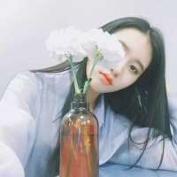 ... 下雪了，先是小朵小朵