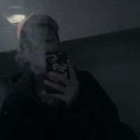 烟酒灭半杯 往后的日子记得多笑别流泪 让我感谢你，赠我空欢