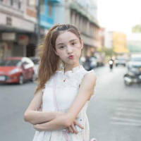 喜欢海也相信爱. 两人若在长久时，大眼