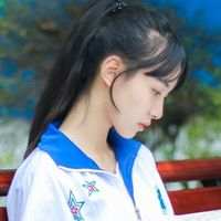 仍然会怀念以前 只是更多的是感谢 流星雨划过天空的时候