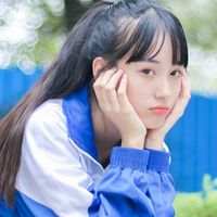 仍然会怀念以前 只是更多的是感谢 流星雨划过天空的时候