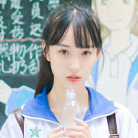 仍然会怀念以前 只是更多的是感谢 流星雨划过天空的时候