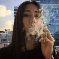 仍然会怀念以前 只是更多的是感谢 流星雨划过天空的时候