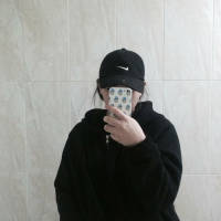 喜欢海也相信爱. 累的时候，真想把自己
