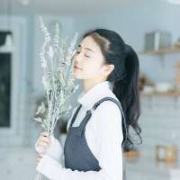 眼神憔悴脆弱，心如刀