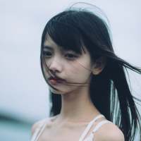 现世安稳。 我觉得人活着，开心最