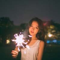现世安稳。 我觉得人活着，开心最