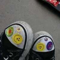 笑脸.喜欢给花. 好像下一秒天就要塌下