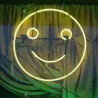 笑脸.喜欢给花. 好像下一秒天就要塌下