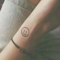 笑脸.喜欢给花. 好像下一秒天就要塌下