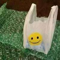 笑脸.喜欢给花. 好像下一秒天就要塌下