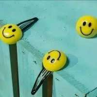 笑脸.喜欢给花. 好像下一秒天就要塌下