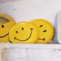 笑脸.喜欢给花. 好像下一秒天就要塌下