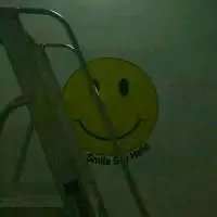 笑脸.喜欢给花. 好像下一秒天就要塌下