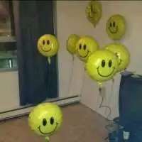 笑脸.喜欢给花. 好像下一秒天就要塌下