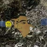 笑脸.喜欢给花. 好像下一秒天就要塌下