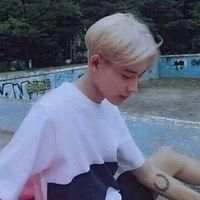 你不过我红尘陌路，我不过你笑忘成书. 眼泪是爱情的潜规则，