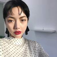 燒盡身邊人. 我是唯一有伞，仍然淋
