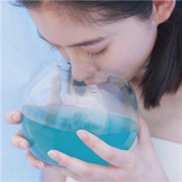 四月. 迩不配在俄黑白的世界