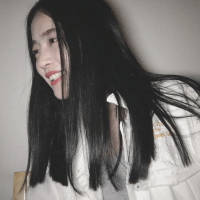爱是原谅不翻旧账. 一个人唱着情歌，两个