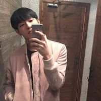 附庸 一个人上演着一个人的
