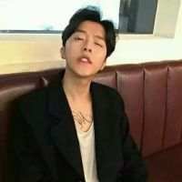 附庸 一个人上演着一个人的