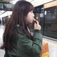 爱意在夜里翻墙. 十字开头的年龄没有谁
