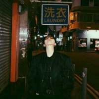 在人生缓缓前行的旅途中回首张望需要勇气直... 他只是惯性而已，你却