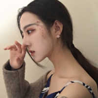 我是世间的魔鬼 也是爱你的可怜鬼 只能怪自己太认真。把