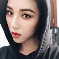 薄倩 就像一只怕冷的猫，找