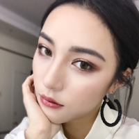 薄倩 就像一只怕冷的猫，找