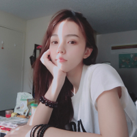 薄倩 玫红的玫瑰湖与森绿的