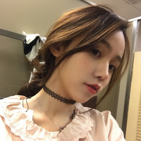 薄倩 玫红的玫瑰湖与森绿的