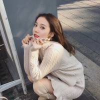 薄倩 突然觉得很累。班级里