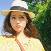 薄倩 突然觉得很累。班级里