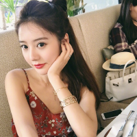 薄倩 突然觉得很累。班级里