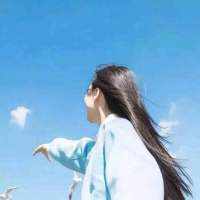 “总有一天我会丢下疲惫带上相机走向原野“ 你总是在一个人安静的