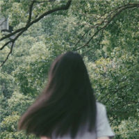 “总有一天我会丢下疲惫带上相机走向原野“ 你总是在一个人安静的
