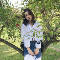 薄倩 轻触泪湿的脸庞，仿佛