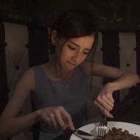 何以解忧唯有暴富. 把星星熬成糖浆，蘸一